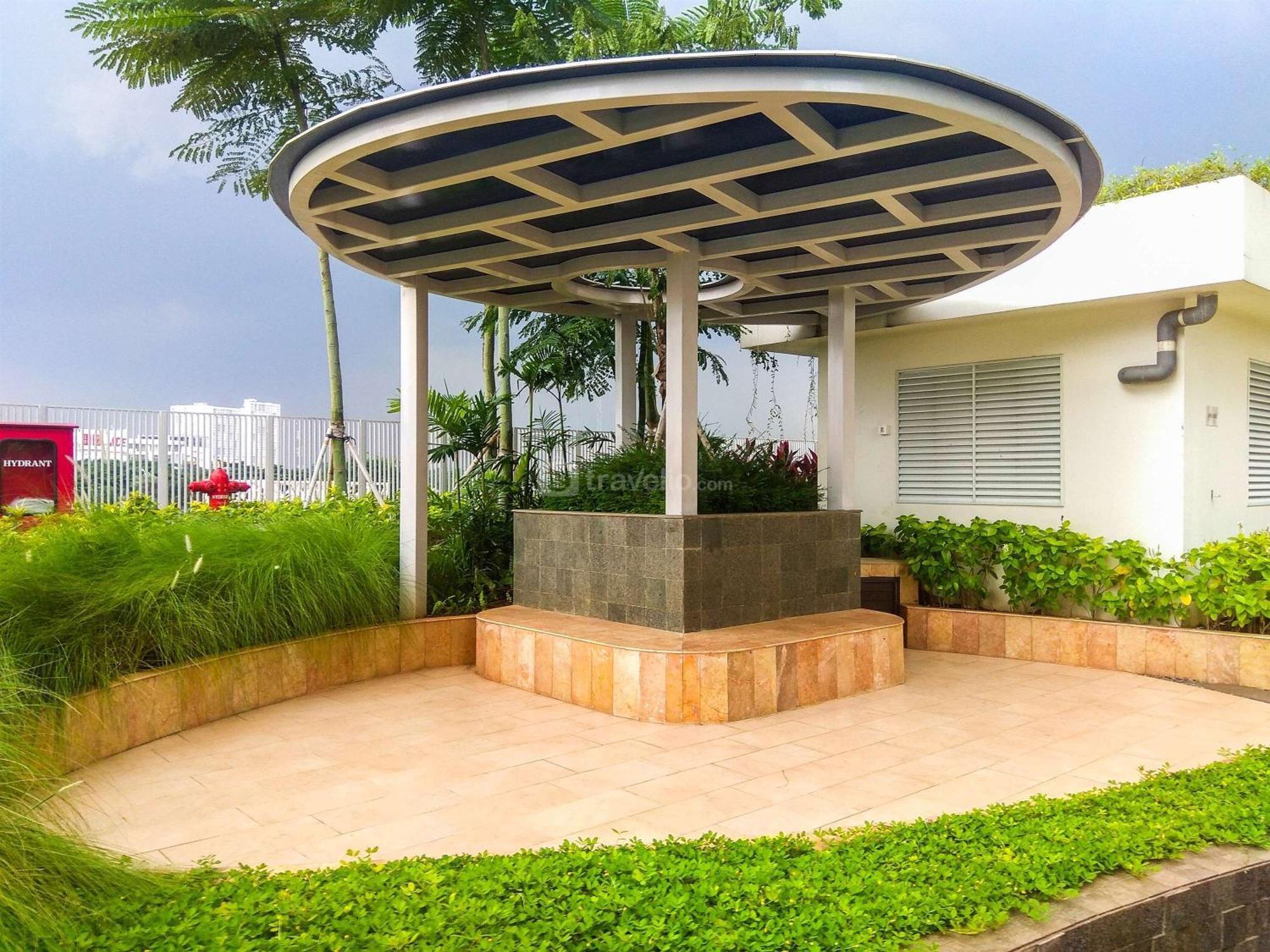 Springlake Summarecon Near Shopping Mall By Travelio Apartemen